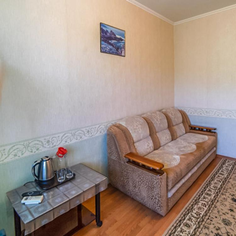 Оснащение гостиной в 2 местном 2 комнатном Люксе санатория Машук в Пятигорске