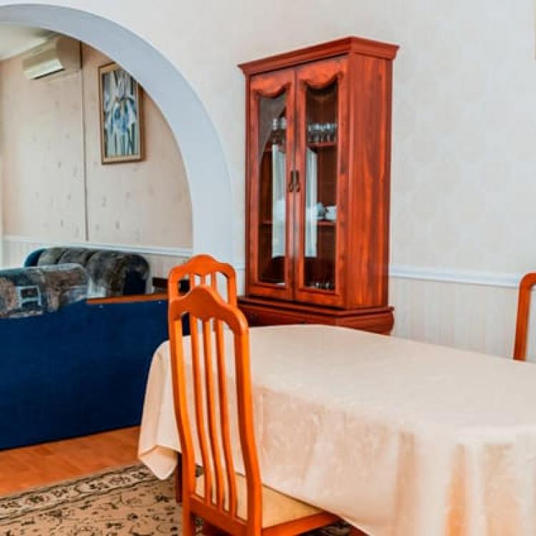 Интерьер столовой в номере 2 местные 3 комнатные Апартаменты санатория Машук в Пятигорске